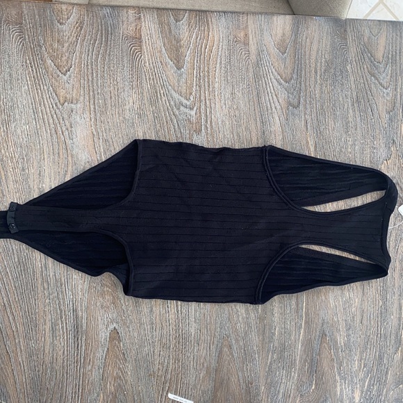 Hot In halters rib bodysuit in black - Picture 8 of 9